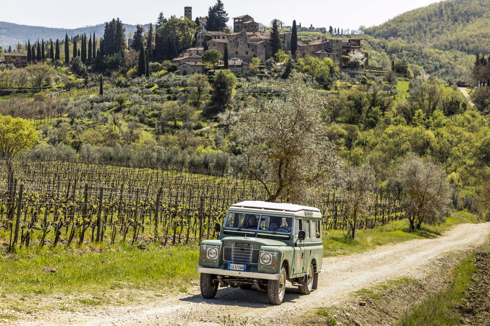 Chianti Vintage Expeditions — vintage Land Rover through Chianti Classico vineyards